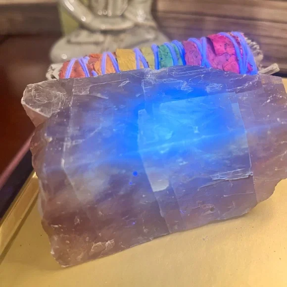 UV Reactive Amber Calcite